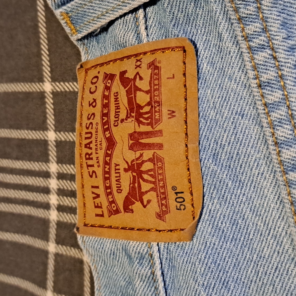Levi's 501 Jean Shorts - Picture 4 of 5